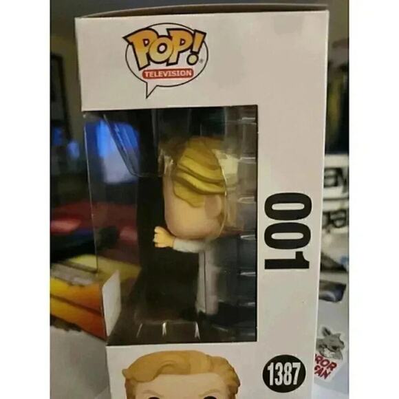 Funko Pop! 001 #1387 2023 Summer Convention Exclusive Vinyl w/Protector AZ - Picture 2 of 6